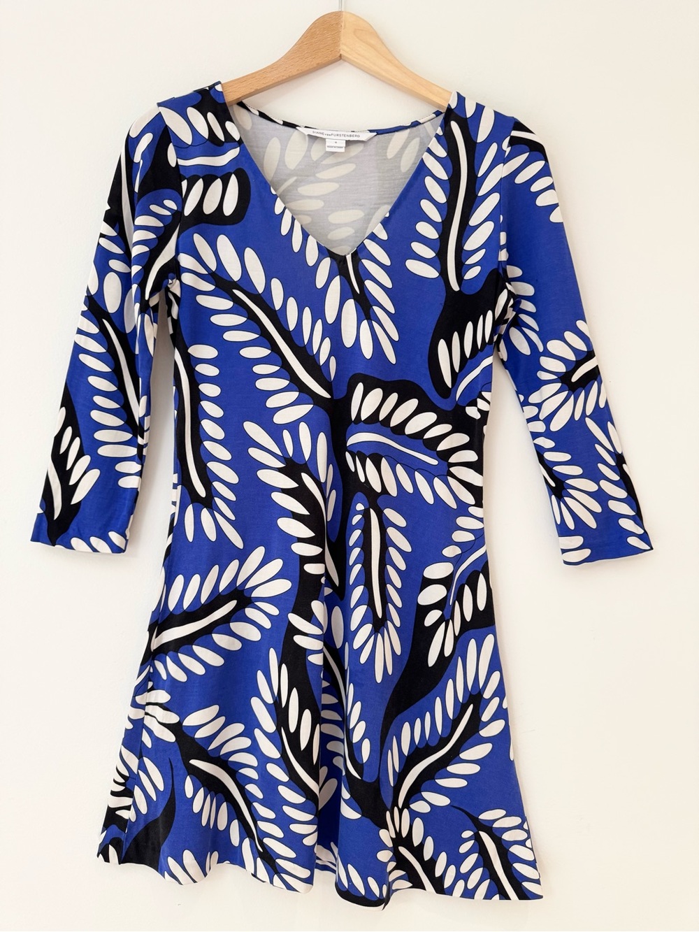 Diane von Furstenberg Kaden 100% Silk Jersey Dress in Riviera Buds Blue, Size 0